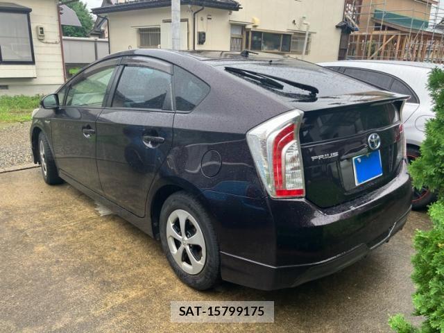 Toyota PRIUS 2012-03 8316539-10