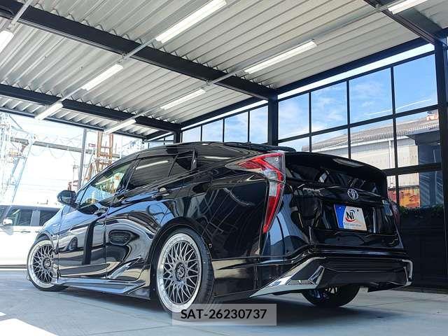 Toyota PRIUS 2017-12 8316444-14
