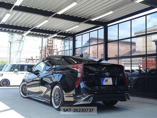 Toyota PRIUS 2017-12 8316444-16