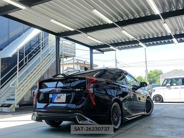 Toyota PRIUS 2017-12 8316444-8