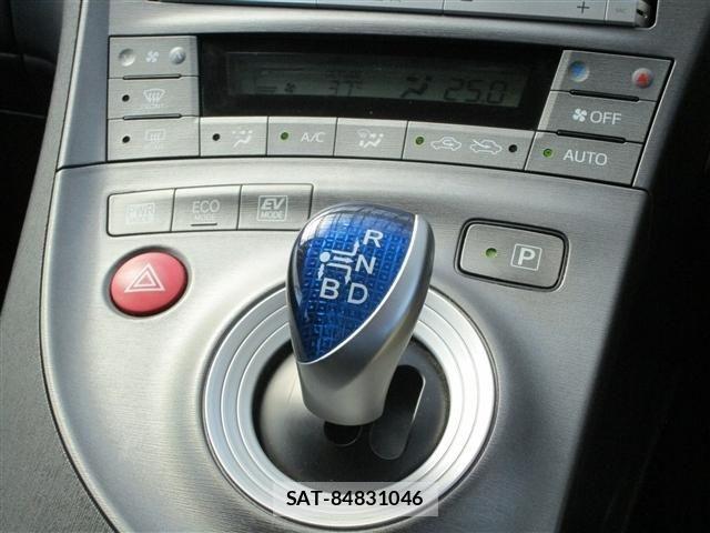 Toyota PRIUS 2013-06 8316494-7