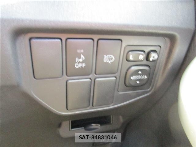 Toyota PRIUS 2013-06 8316494-9