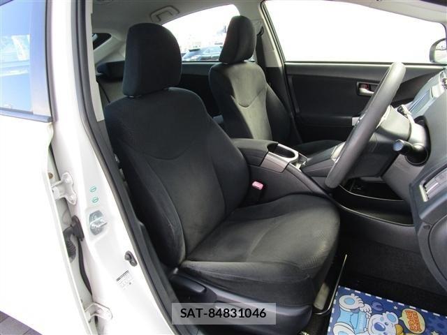 Toyota PRIUS 2013-06 8316494-11