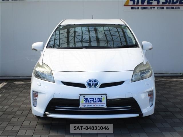 Toyota PRIUS 2013-06 8316494-15