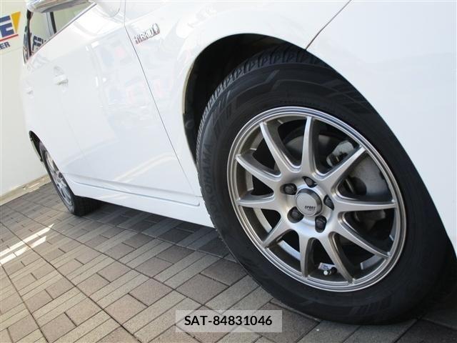 Toyota PRIUS 2013-06 8316494-18