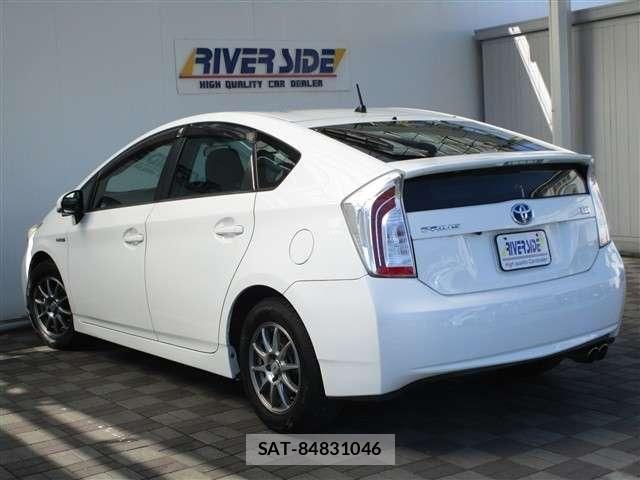 Toyota PRIUS 2013-06 8316494-20