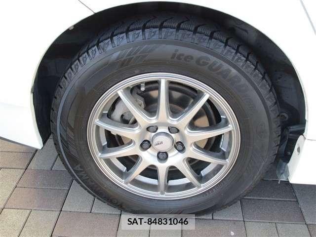 Toyota PRIUS 2013-06 8316494-22