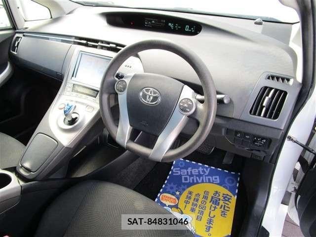 Toyota PRIUS 2013-06 8316494-23