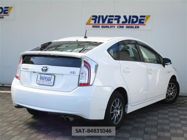Toyota PRIUS 2013-06 8316494-2