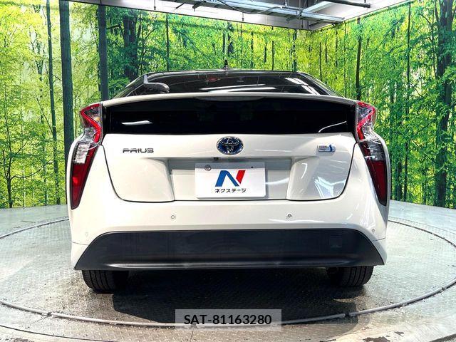 Toyota PRIUS 2018-06 8316454-14