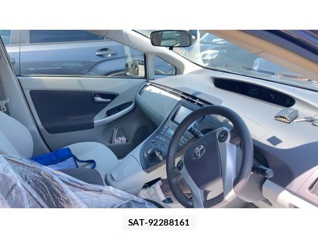 Toyota PRIUS 2010-11 8316544-10