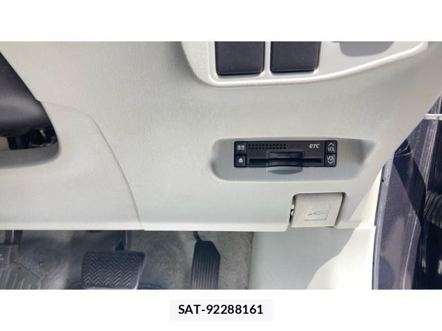 Toyota PRIUS 2010-11 8316544-17