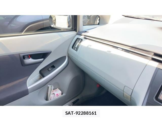 Toyota PRIUS 2010-11 8316544-27
