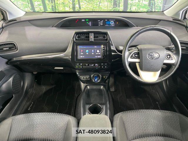 Toyota PRIUS 2016-04 8316484-1