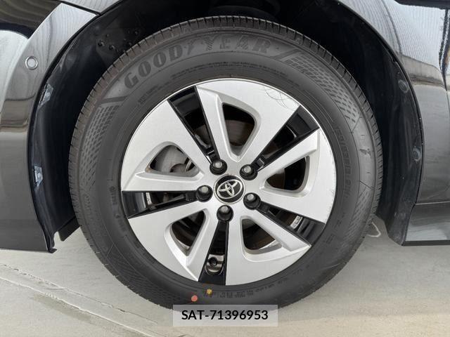 Toyota PRIUS 2017-08 8316476-9