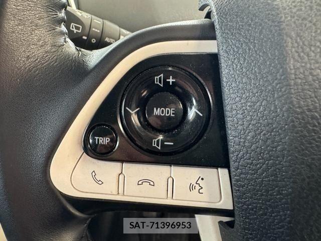 Toyota PRIUS 2017-08 8316476-15