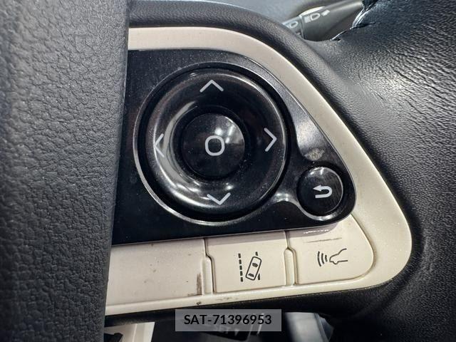 Toyota PRIUS 2017-08 8316476-16