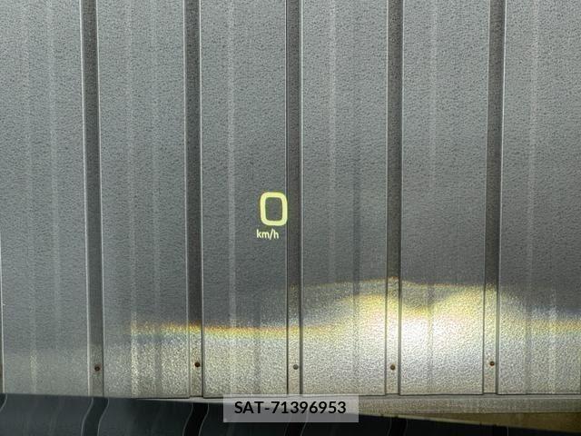Toyota PRIUS 2017-08 8316476-17
