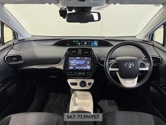 Toyota PRIUS 2017-08 8316476-1