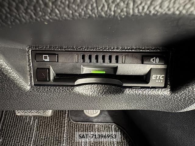 Toyota PRIUS 2017-08 8316476-25