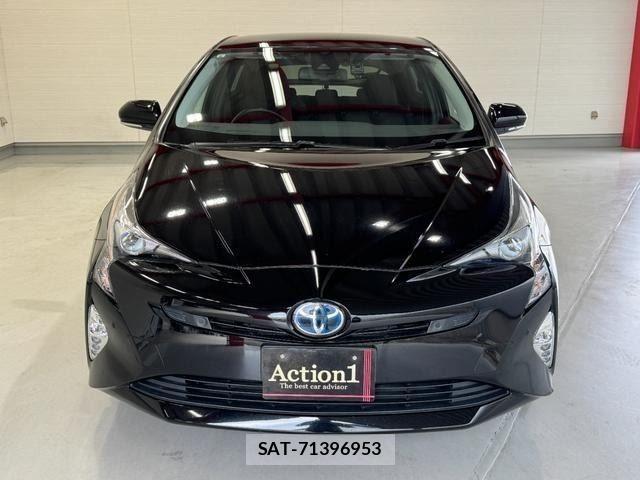 Toyota PRIUS 2017-08 8316476-2