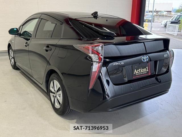 Toyota PRIUS 2017-08 8316476-3