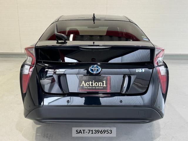 Toyota PRIUS 2017-08 8316476-4