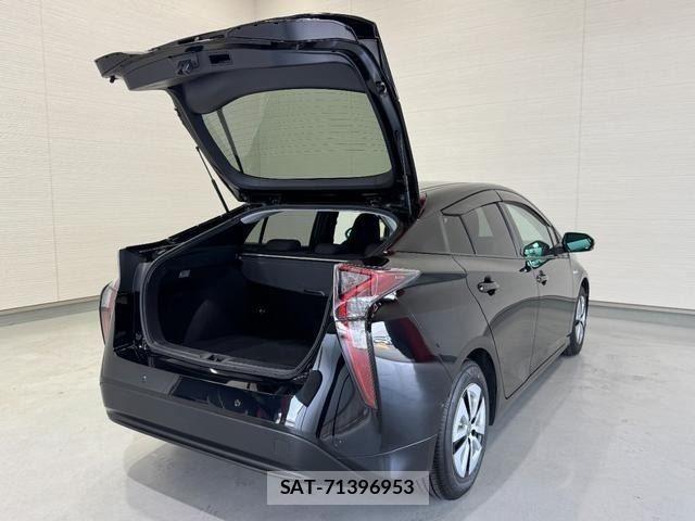 Toyota PRIUS 2017-08 8316476-7