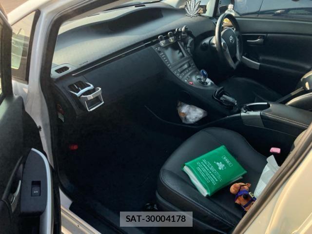 Toyota PRIUS 2012-02 8316517-10