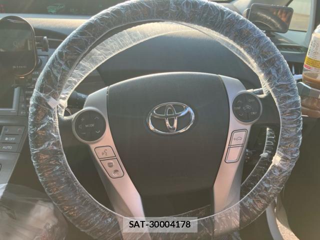 Toyota PRIUS 2012-02 8316517-13