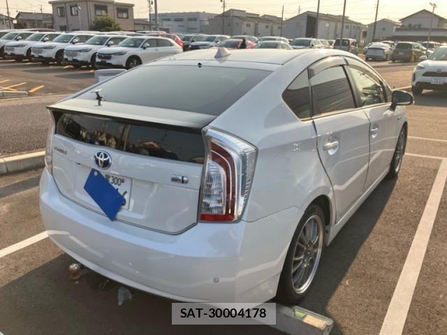 Toyota PRIUS 2012-02 8316517-2