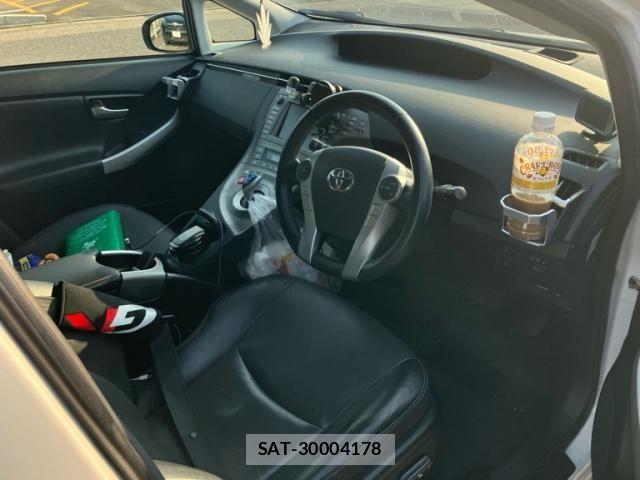 Toyota PRIUS 2012-02 8316517-6