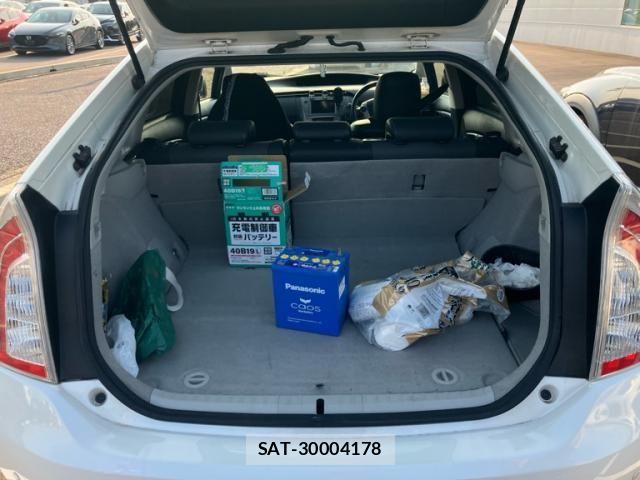 Toyota PRIUS 2012-02 8316517-8