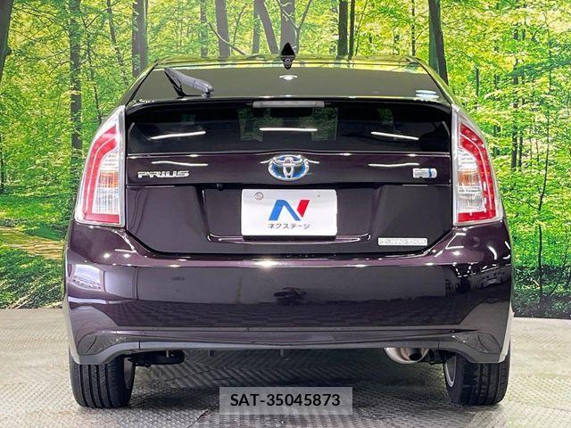 Toyota PRIUS 2015-01 8316498-15