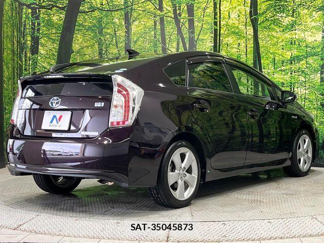 Toyota PRIUS 2015-01 8316498-17
