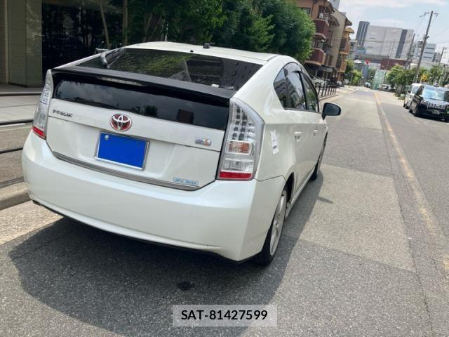Toyota PRIUS 2011-01 8316540-1