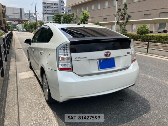 Toyota PRIUS 2011-01 8316540-3
