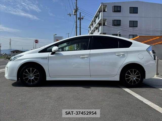 Toyota PRIUS 2014-08 8316500-10