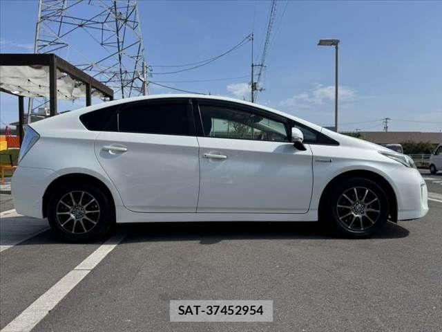 Toyota PRIUS 2014-08 8316500-11
