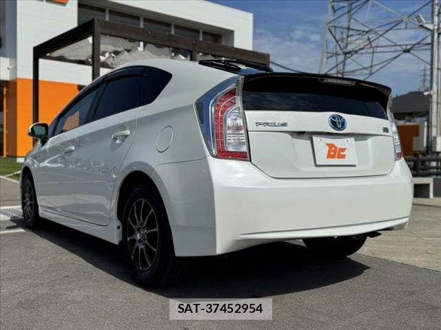 Toyota PRIUS 2014-08 8316500-12