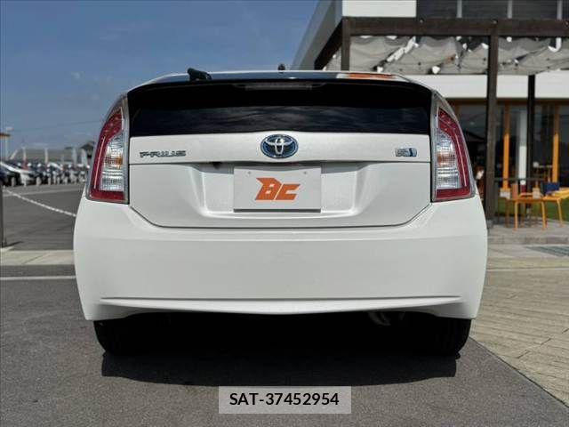 Toyota PRIUS 2014-08 8316500-13
