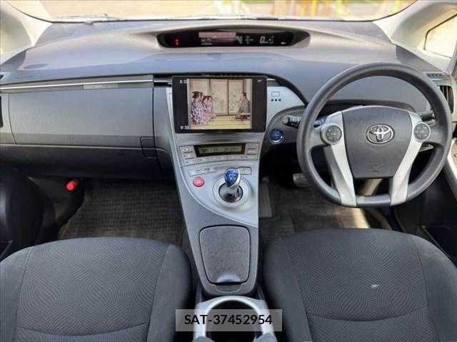 Toyota PRIUS 2014-08 8316500-1
