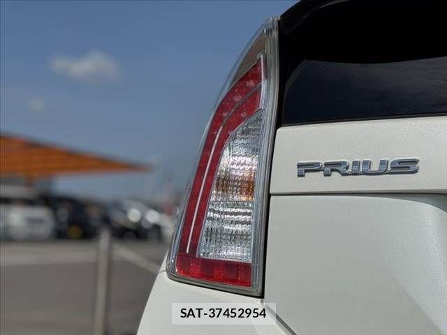 Toyota PRIUS 2014-08 8316500-29