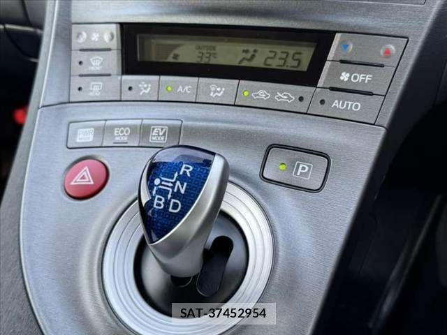 Toyota PRIUS 2014-08 8316500-4