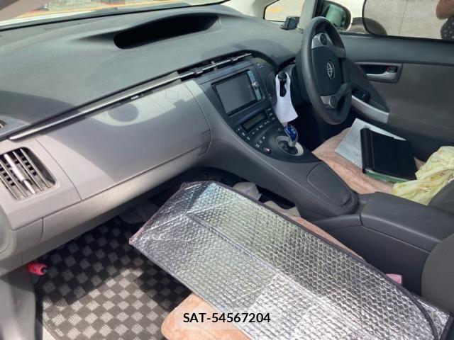 Toyota PRIUS 2011-12 8316525-13