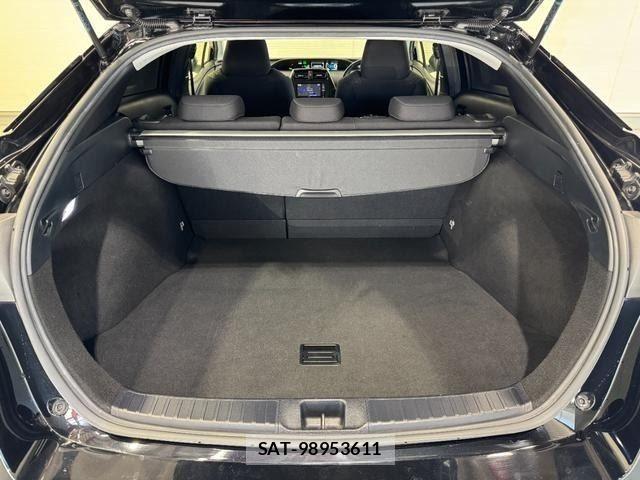 Toyota PRIUS 2017-10 8316480-10