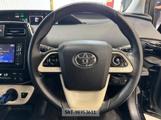 Toyota PRIUS 2017-10 8316480-11