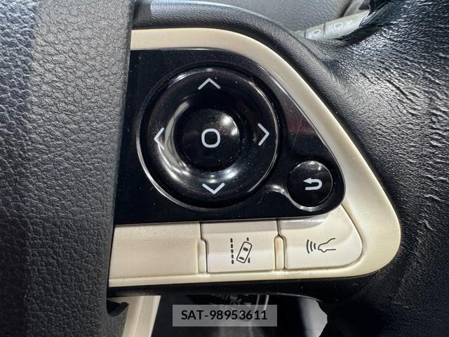 Toyota PRIUS 2017-10 8316480-13