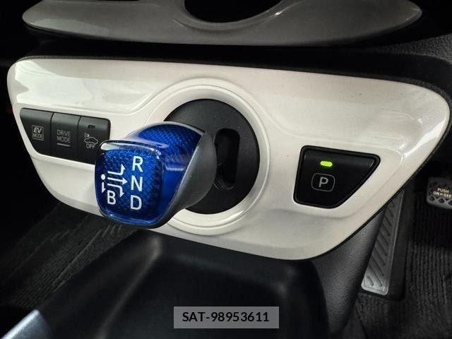 Toyota PRIUS 2017-10 8316480-20