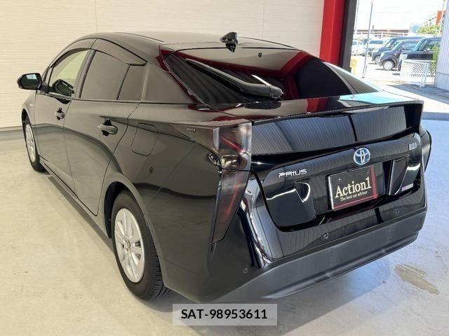 Toyota PRIUS 2017-10 8316480-3
